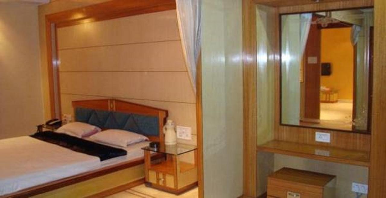 Hotel Welcome Palace Agartala Luaran gambar