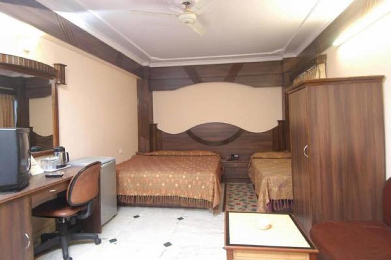Hotel Welcome Palace Agartala Luaran gambar