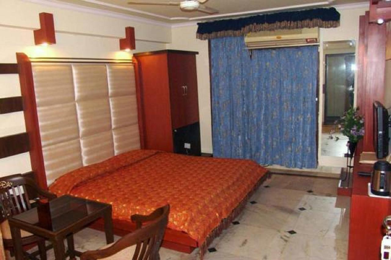 Hotel Welcome Palace Agartala Luaran gambar